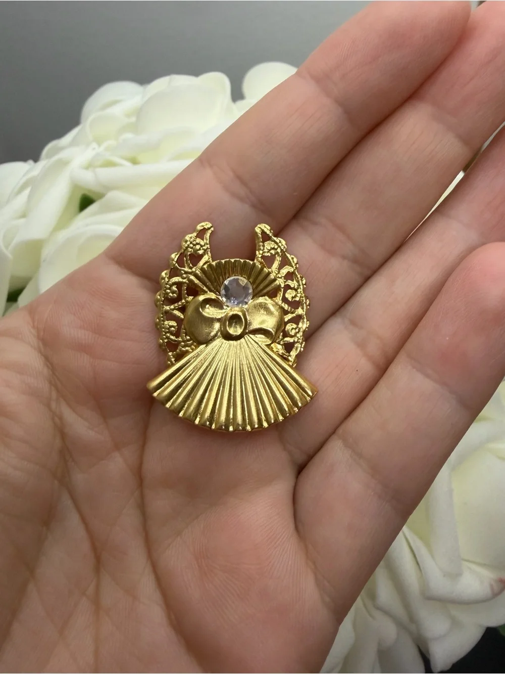N/A elegant gold